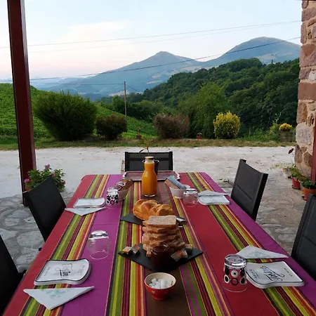 Bed & Breakfast La Maison Du Bonheur Saint-Etienne-de-Baigorry